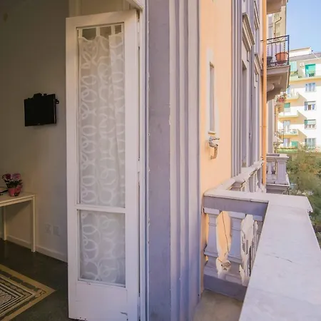 Bed&Breakfast Salerno Oda ve Kahvaltı