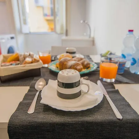 Bed&Breakfast Salerno Oda ve Kahvaltı Salerno